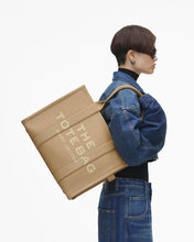 Load image into Gallery viewer, Marc Jacobs The Leather Tote Bag - Camel