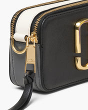 Load image into Gallery viewer, Marc Jacobs The Chain Snapshot Bag (Color 002)
